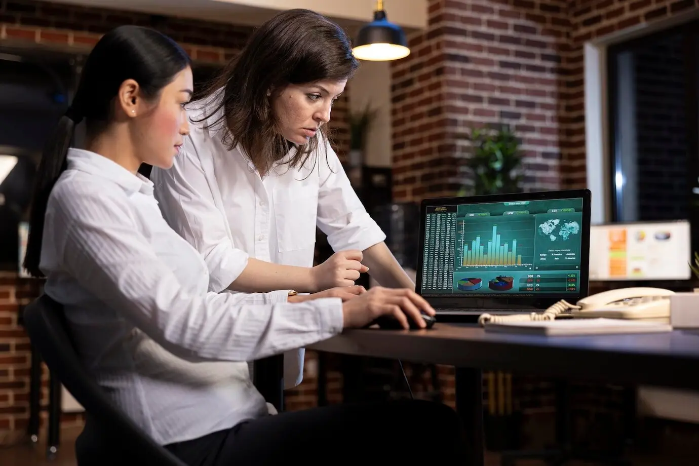 Деловое обсуждение между коллегами